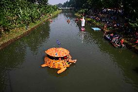 INDONESIA-JAKARTA-PLASTIC BOTTLES BOAT-PARADE