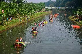 INDONESIA-JAKARTA-PLASTIC BOTTLES BOAT-PARADE