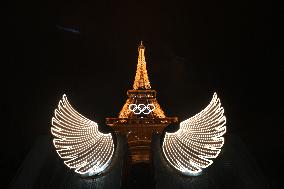 Paris 2024 - Eiffel Tower With Illumated Wings