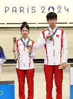 Paris 2024 - Lihao Sheng And Yuting Huang Win 10M Air Rifle Mixed Team Gold Medal