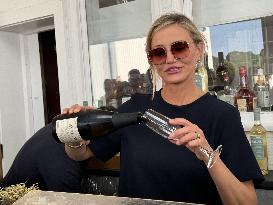 Cameron Diaz Serves Her Avaline Wines At SiSi Restaurant - NY