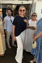 Cameron Diaz Serves Her Avaline Wines At SiSi Restaurant - NY