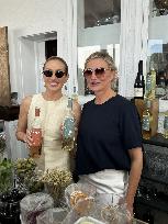 Cameron Diaz Serves Her Avaline Wines At SiSi Restaurant - NY