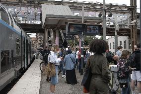 Paris 2024 - Chaos In The Train Stations And In The Streets Of Paris