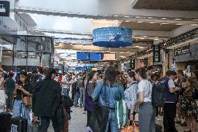 Paris 2024 - Chaos In The Train Stations And In The Streets Of Paris