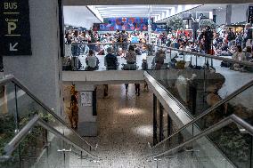 Paris 2024 - Chaos In The Train Stations And In The Streets Of Paris