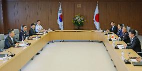 Japan-S. Korea defense talks in Tokyo