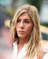 Jennifer Aniston On Set - NYC