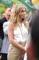 Jennifer Aniston On Set - NYC