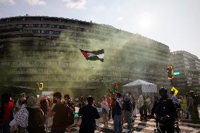 Pro-Palestine Protest In Front Of The Watergate Hotel When Netanyahu Leaves For Israel Early Following Deadly Rocket Strike