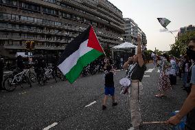 Pro-Palestine Protest In Front Of The Watergate Hotel When Netanyahu Leaves For Israel Early Following Deadly Rocket Strike