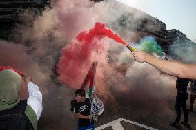 Pro-Palestine Protest In Front Of The Watergate Hotel When Netanyahu Leaves For Israel Early Following Deadly Rocket Strike