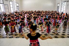 INDONESIA-JAKARTA-TRADITIONAL DANCE-MUSICAL PERFORMANCE-PRACTICE