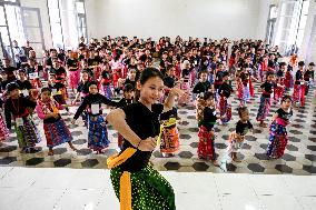 INDONESIA-JAKARTA-TRADITIONAL DANCE-MUSICAL PERFORMANCE-PRACTICE