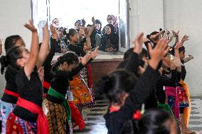 INDONESIA-JAKARTA-TRADITIONAL DANCE-MUSICAL PERFORMANCE-PRACTICE