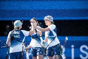 Paris 2024 - Archery - Lisa Barbelin, Amelie Cordeau, and Caroline Lopez Competing