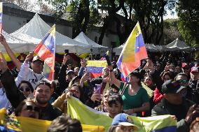 Thousands Of Venezuelans Are Going To The Venezuelan Embassy In Argentina To Cast Their Vote.