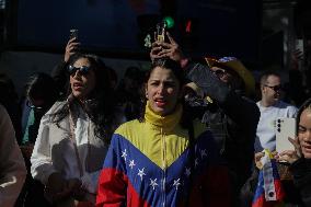 Thousands Of Venezuelans Are Going To The Venezuelan Embassy In Argentina To Cast Their Vote.