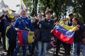 Thousands Of Venezuelans Are Going To The Venezuelan Embassy In Argentina To Cast Their Vote.