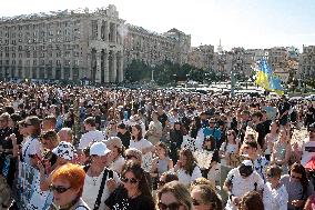 Kyiv pays tribute to Olenivka prison massacre victims