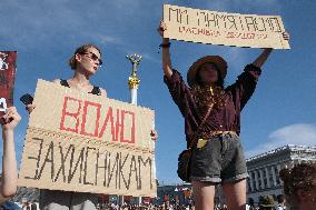 Kyiv pays tribute to Olenivka prison massacre victims