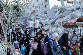 Palestinians Flee from Deir al-Balah - Gaza