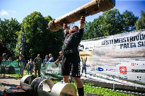 Log lifting competition