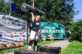 Log lifting competition