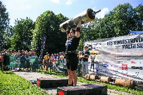 Log lifting competition