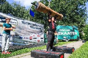 Log lifting competition