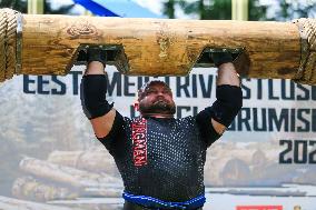 Log lifting competition