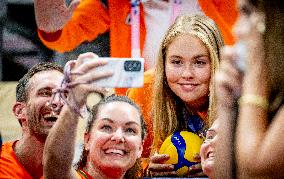 Paris 2024 - Princess Amalia with fans at Volleyball Turkey v Netherlands