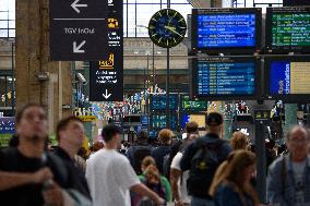 Paris 2024 - Chaos In The Train Stations - Paris