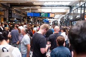 Paris 2024 - Chaos In The Train Stations - Paris