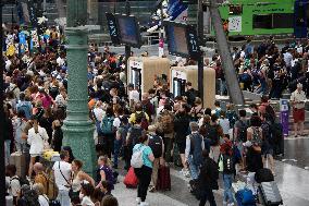 Paris 2024 - Chaos In The Train Stations - Paris