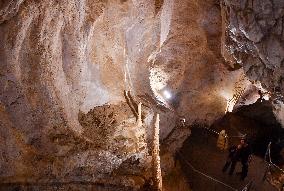 SWITZERLAND-VALLORBE-CAVES