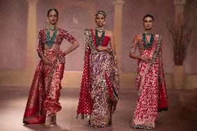 INDIA-NEW DELHI-FASHION SHOW-FDCI INDIA COUTURE WEEK