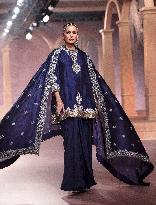 INDIA-NEW DELHI-FASHION SHOW-FDCI INDIA COUTURE WEEK