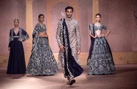 INDIA-NEW DELHI-FASHION SHOW-FDCI INDIA COUTURE WEEK