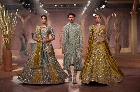 INDIA-NEW DELHI-FASHION SHOW-FDCI INDIA COUTURE WEEK