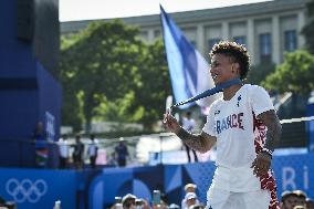 Paris 2024 - Fans welcome medalists at the Parc des Champions in Paris FA