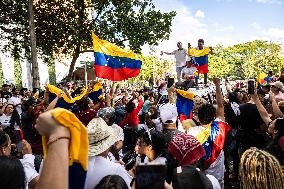 Venezuelans in Colombia during Presidential Elections