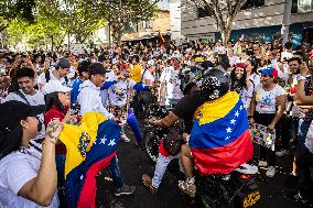 Venezuelans in Colombia during Presidential Elections