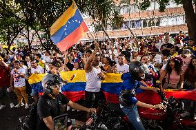 Venezuelans in Colombia during Presidential Elections