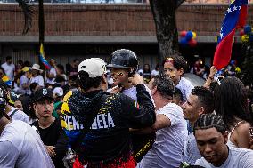 Venezuelans in Colombia during Presidential Elections