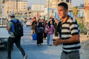 Palestinians Flee From Deir al-Balah - Gaza