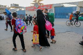 Palestinians Flee From Deir al-Balah - Gaza