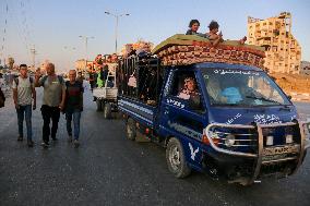 Palestinians Flee From Deir al-Balah - Gaza