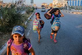 Palestinians Flee From Deir al-Balah - Gaza