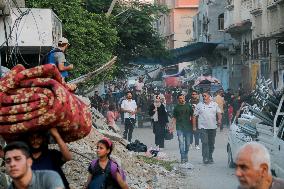 Palestinians Flee From Deir al-Balah - Gaza